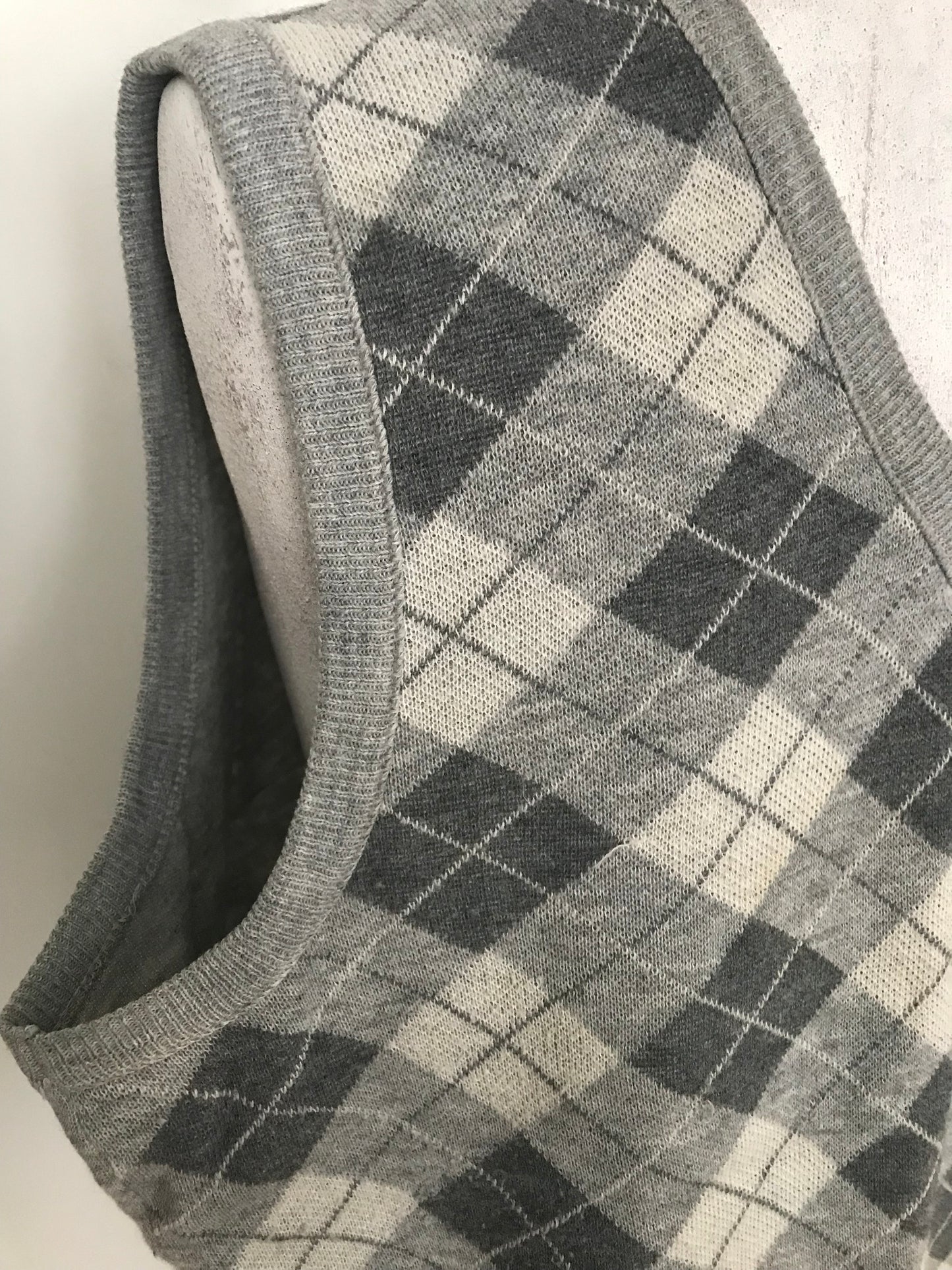 SV12- Grey checker vest 42C