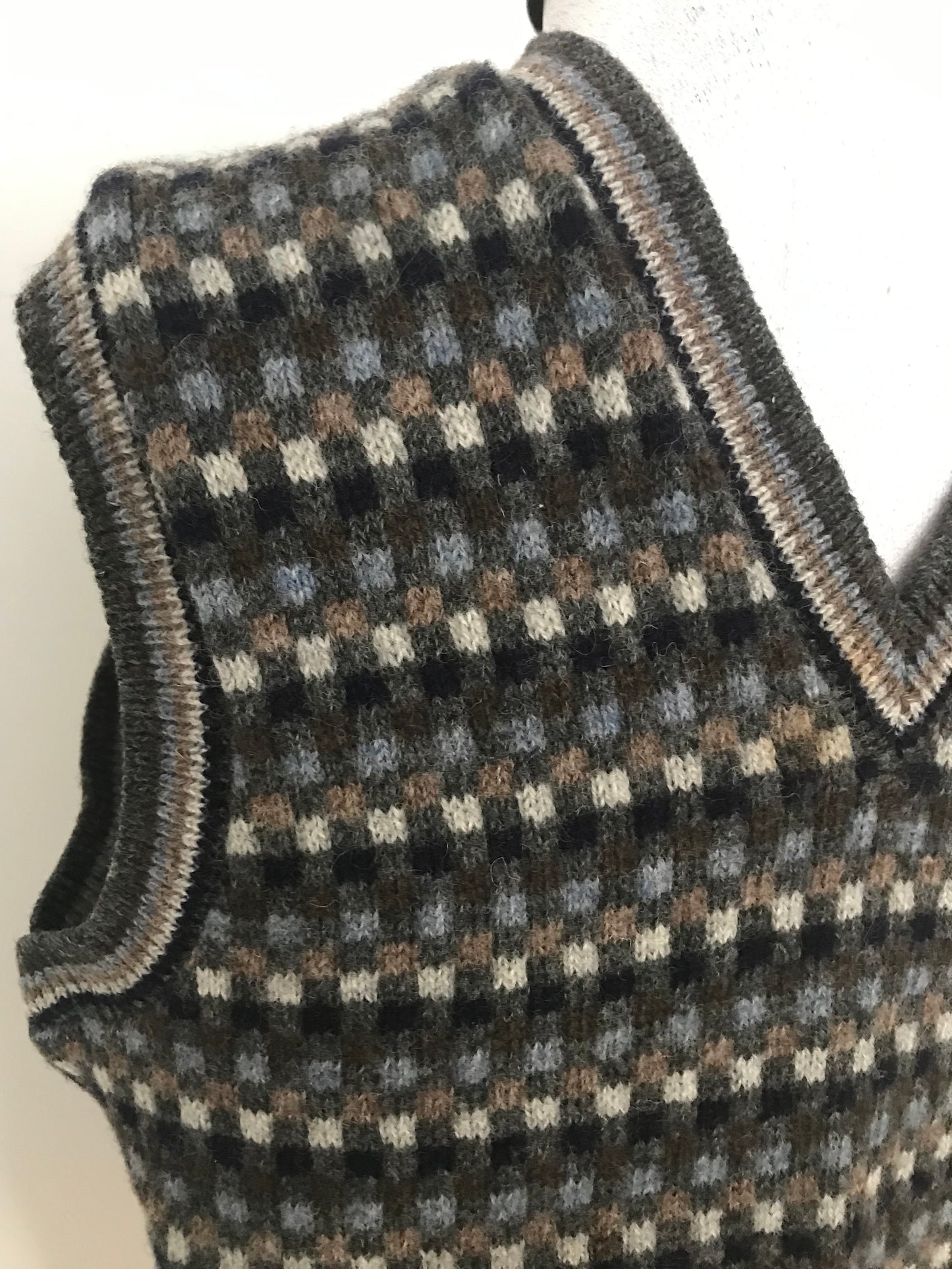 SV23- Grey checker vest 38C