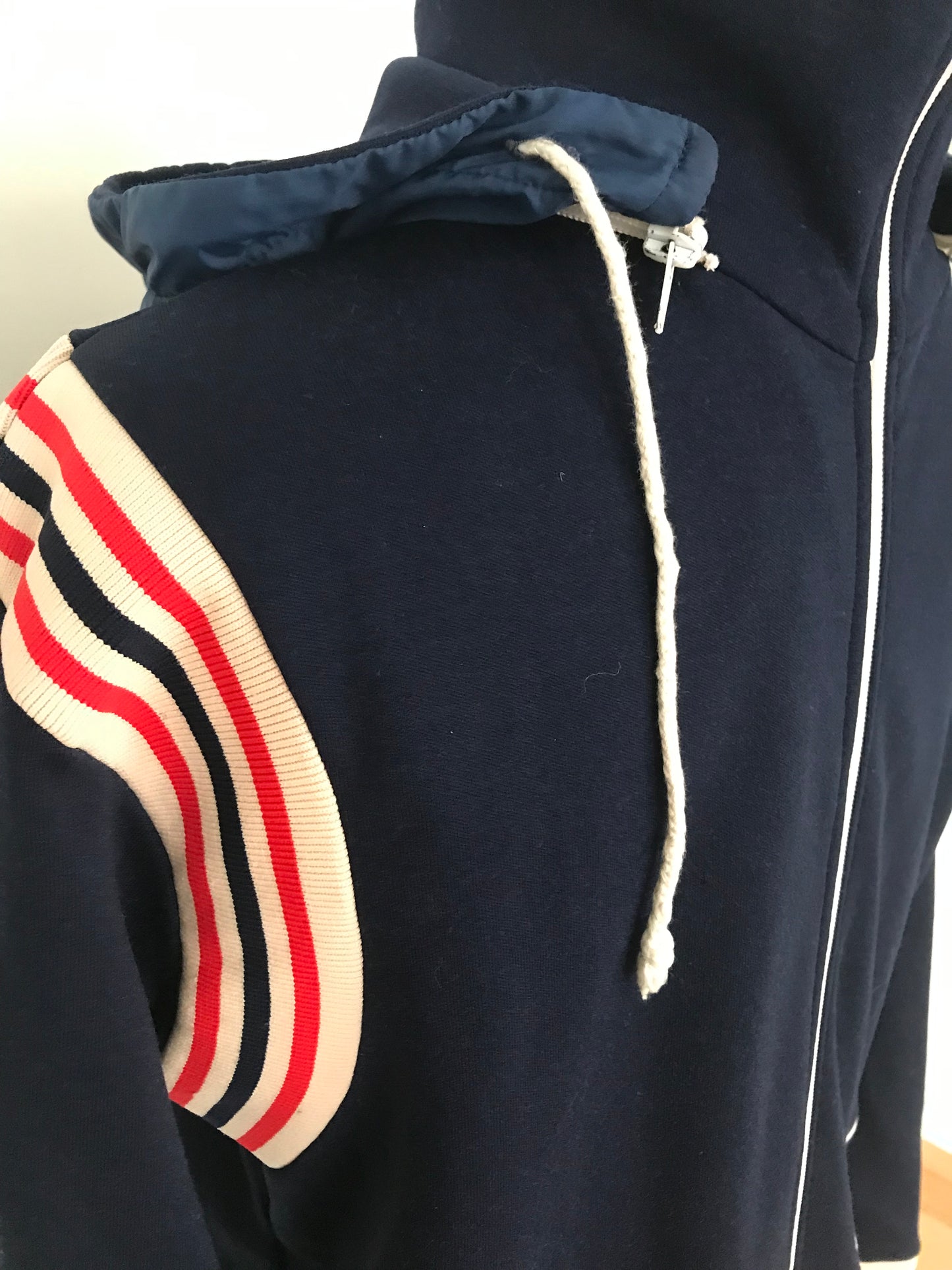 MLJ10- Navy racer stripe jacket 40C