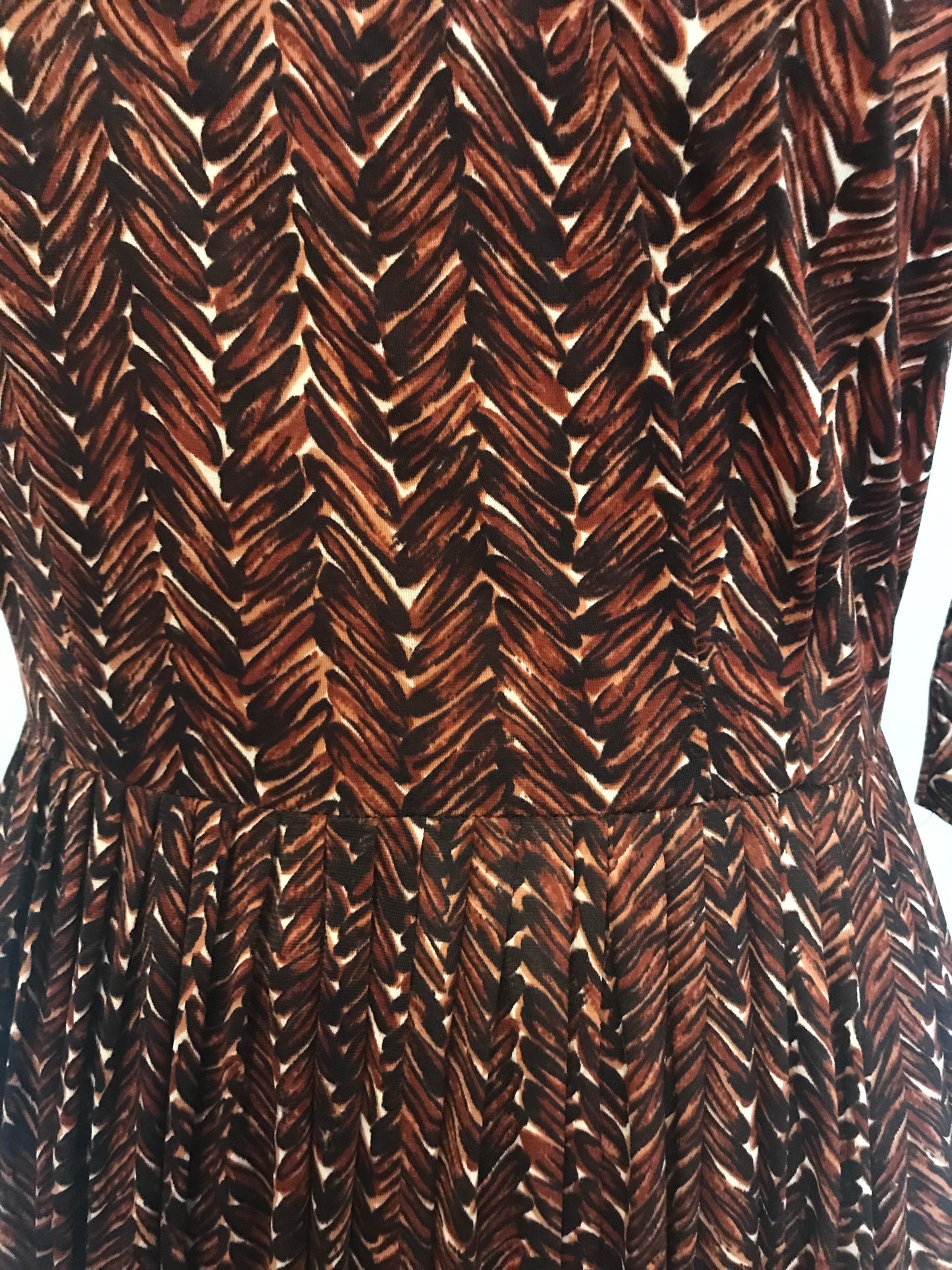 M12H-Brown chevron dress 33C/28W