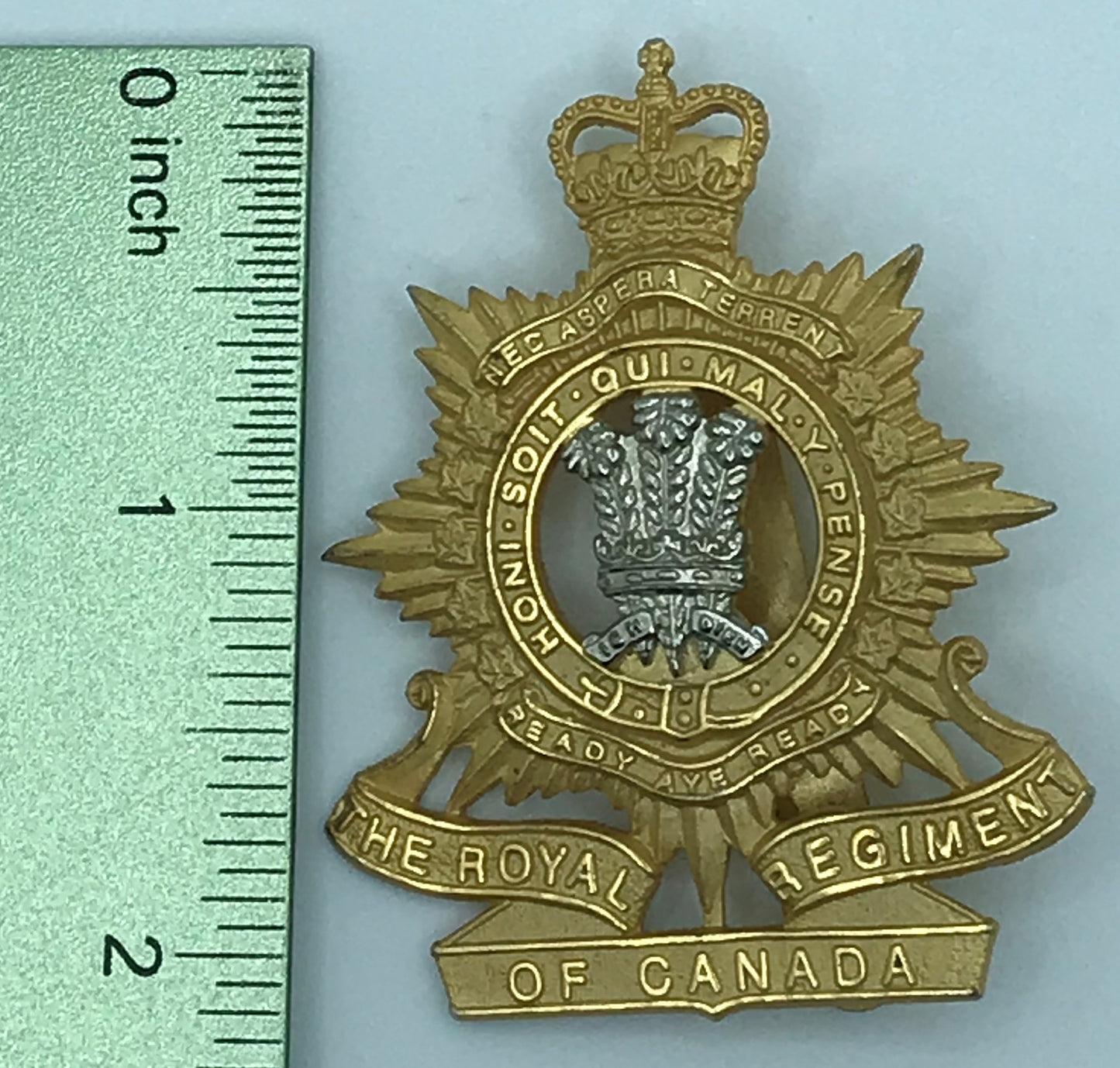 Mi10-Royal Regiment of Canada Cap badge