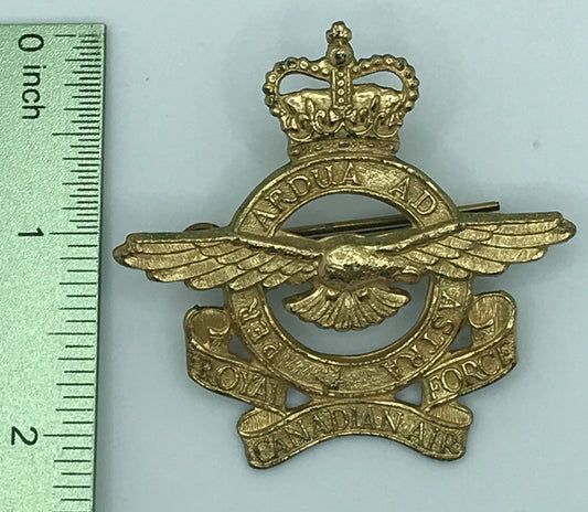 Mi04- RCAF Cap Badge