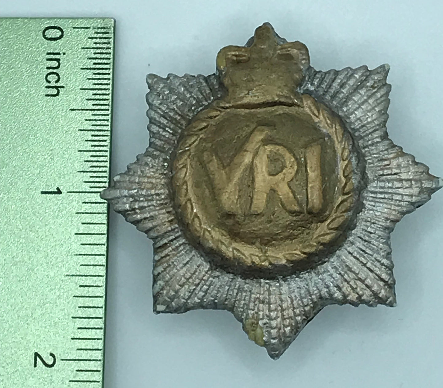 Mi15-ReFab Regiment Canada VRI Cap Badge