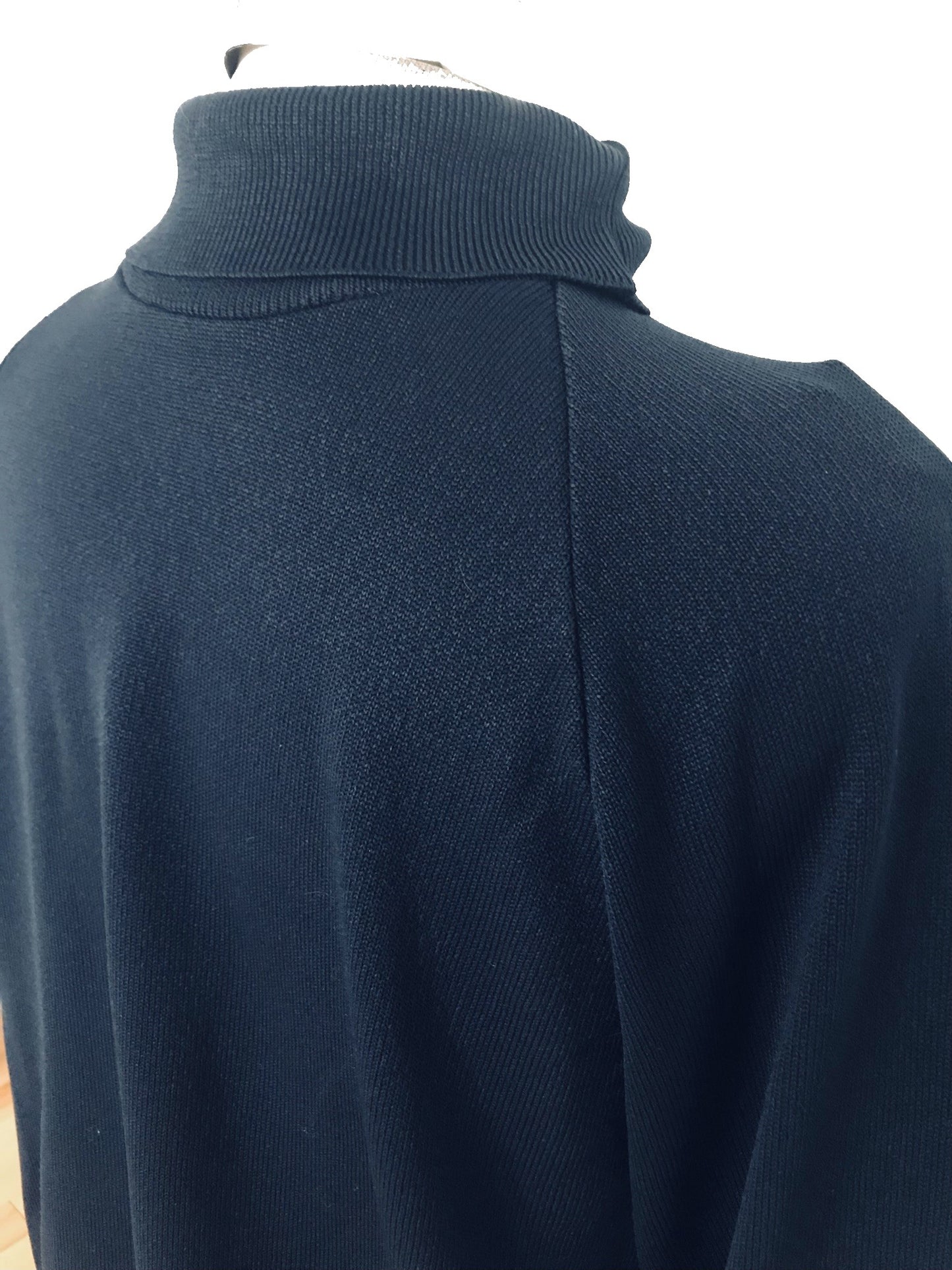 SW18- Navy poly T-neck sweater 42C