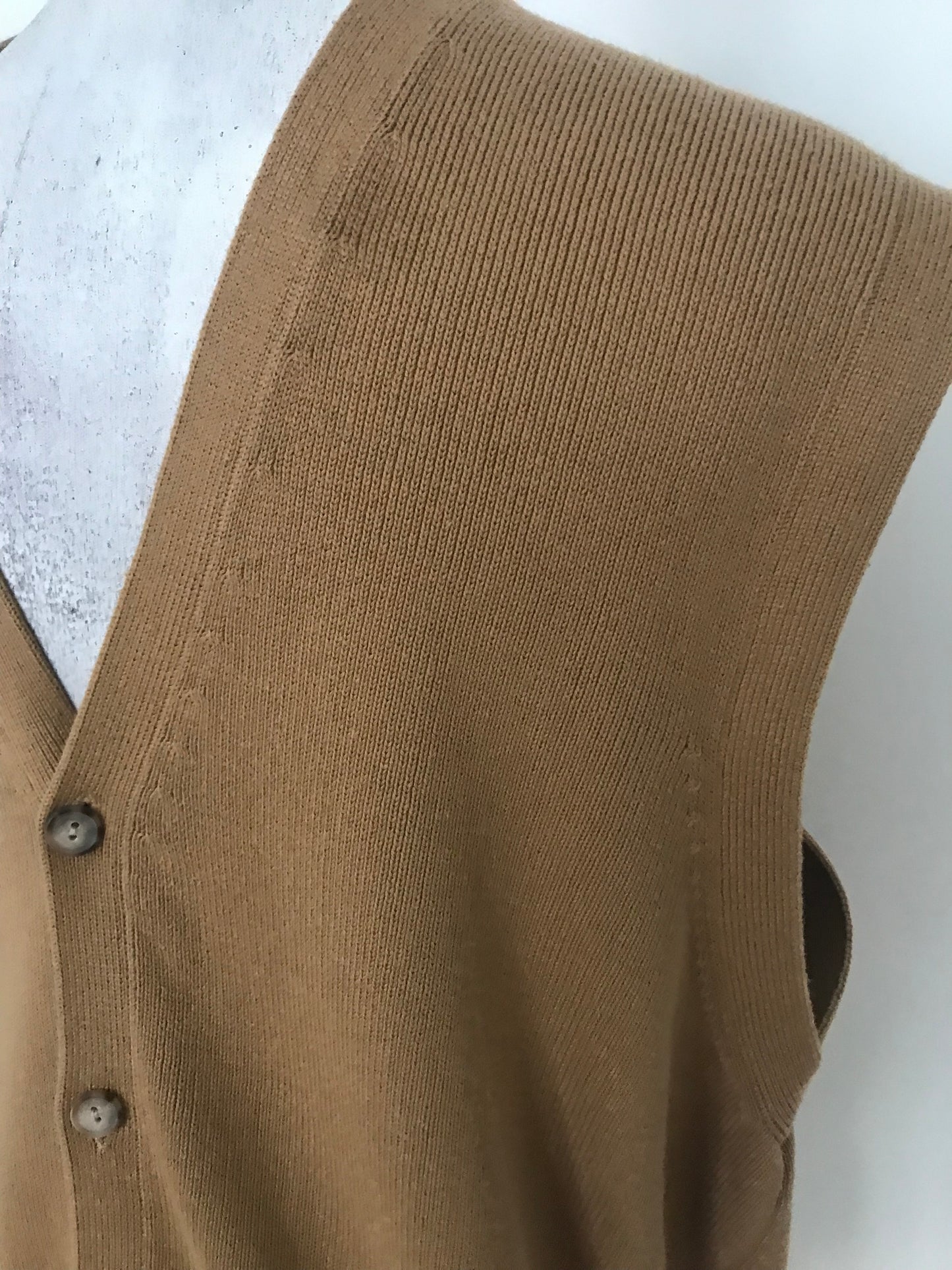 SV107- Camel sweater vest 40C