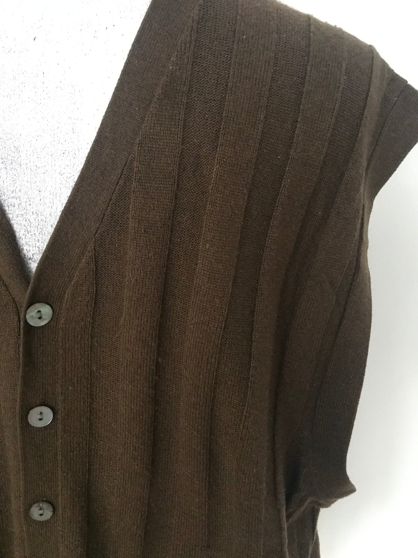 SV104-Drk Brown ribbed sweater vest 42C