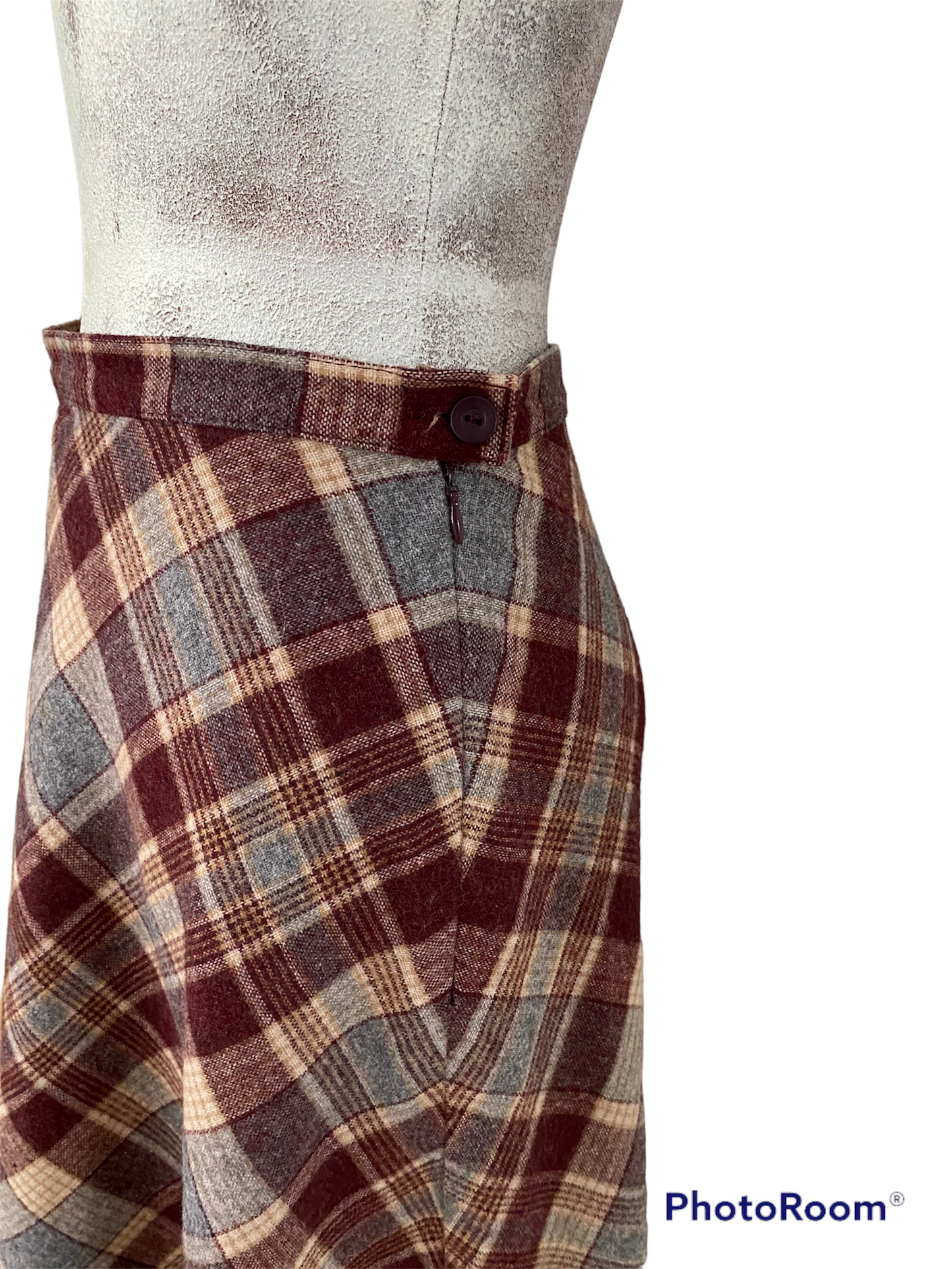 WS02- Burgundy plaid skirt 28W