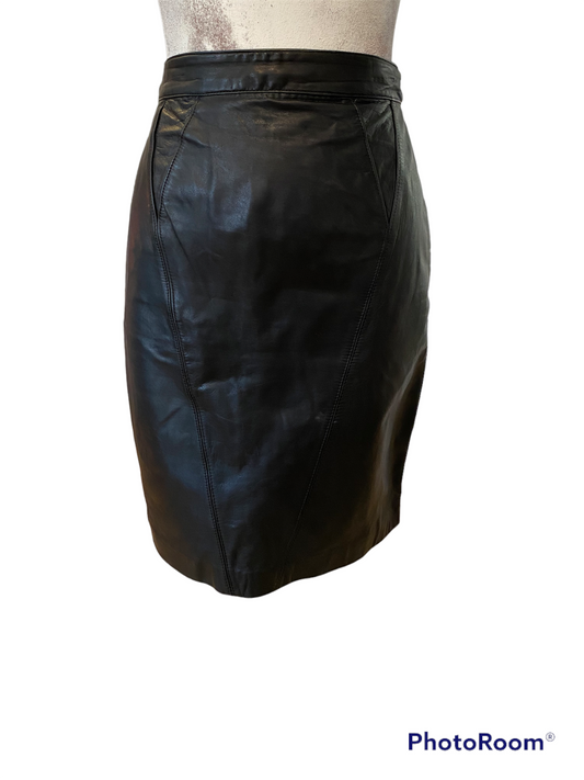 WS13- Black leather skirt 26W