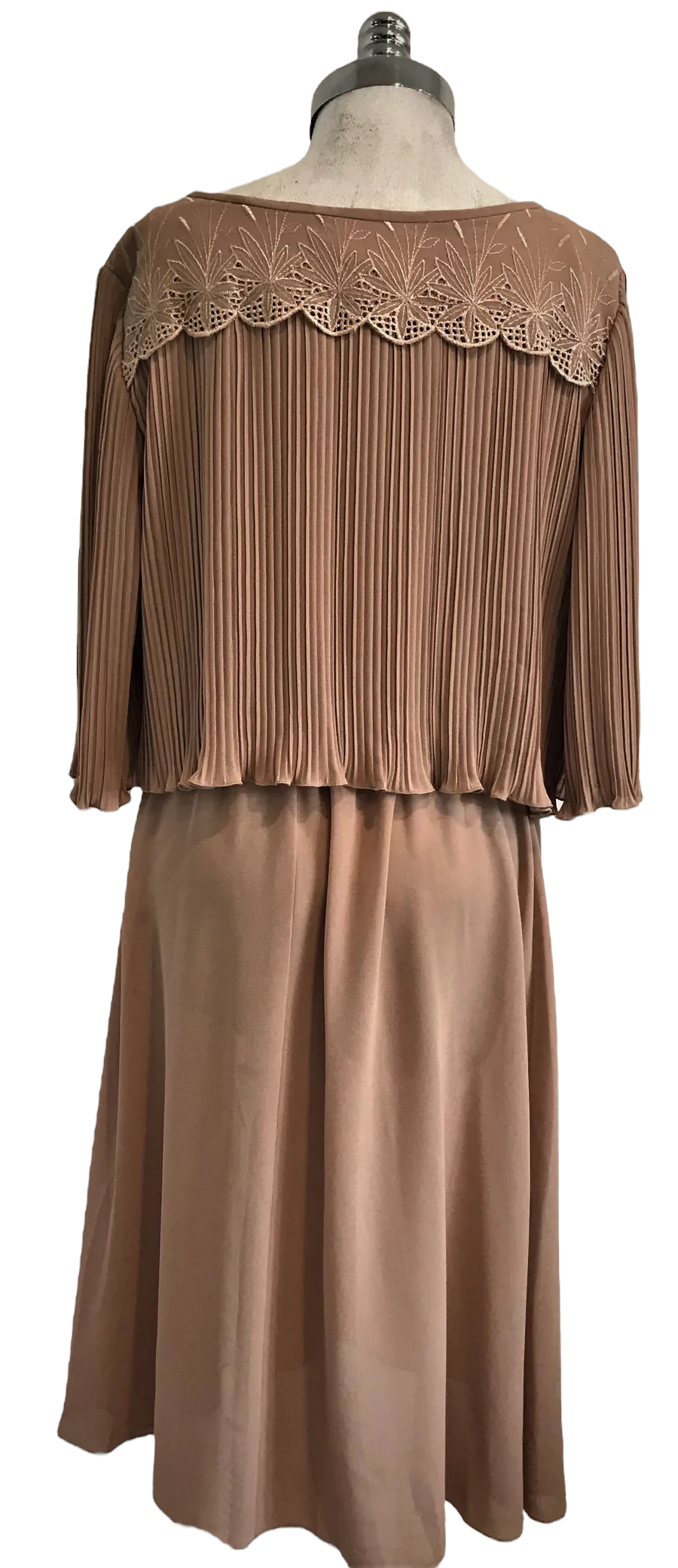 M66H- Beige accordian midi dress 42C/36W