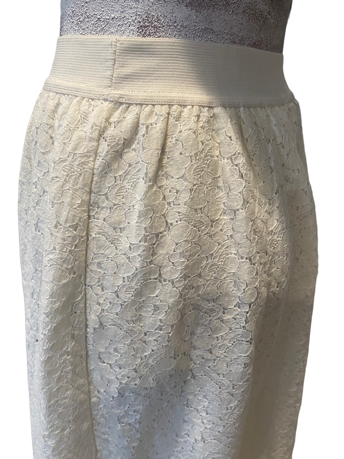 SW41-Cream lace skirt 28W